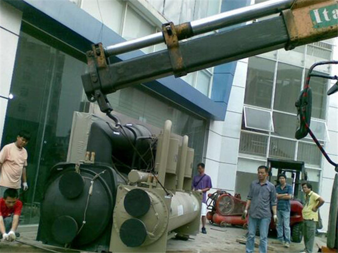 湘阴县随车吊和汽车吊的核心区别是什么？哪种更省钱？