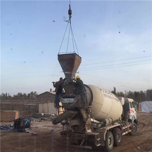 湘阴县“精准瞄准”—— 吊车的 “定位导航” 技术