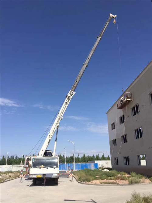 湘阴县“轻装强干”—— 吊车的 “轻量化臂架” 技术